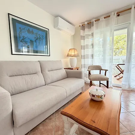 A 50m De La Playa Apartament *
